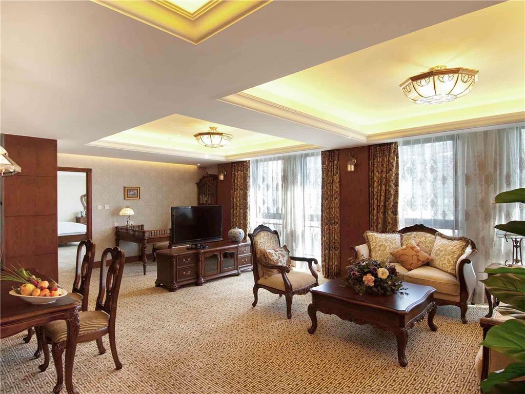 Mercure Downtown 4*